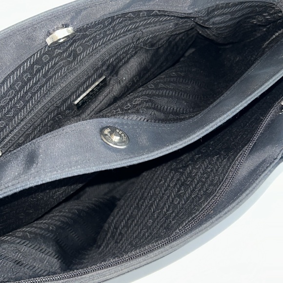 Elegant Black Tote Bag - Picture 14 of 17